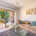 Vista Piscina شقة