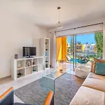 Vista Piscina شقة *