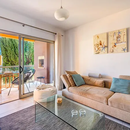 Vista Piscina Apartamento