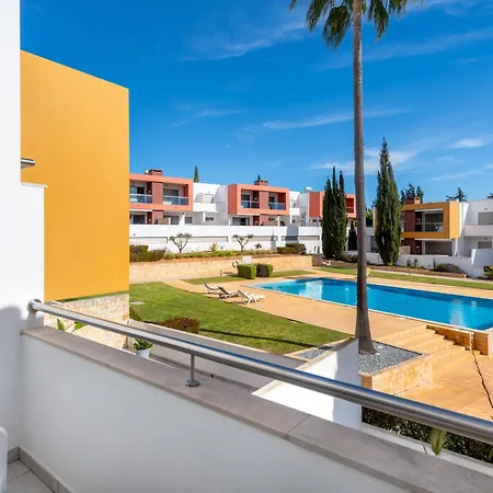 Vista Piscina Apartamento