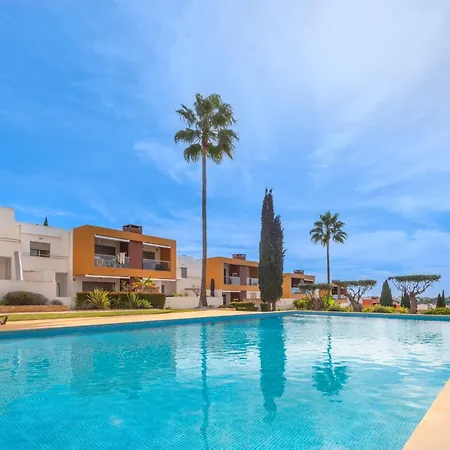 Vista Piscina Apartamento