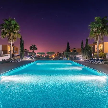 Vista Piscina Apartamento