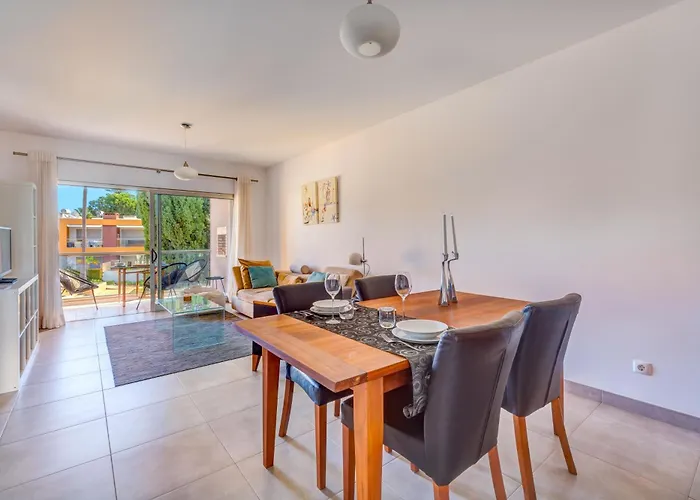 Vista Piscina جويا