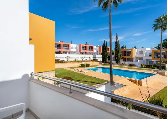 Vista Piscina شقة